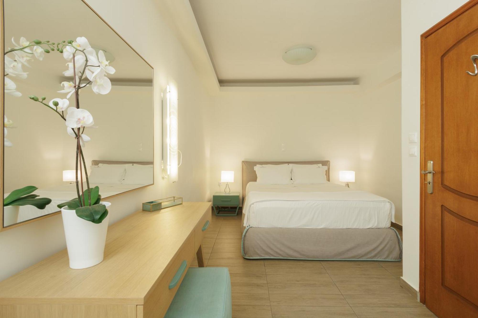 Blue Horizon Suites Parálion Ástros Esterno foto