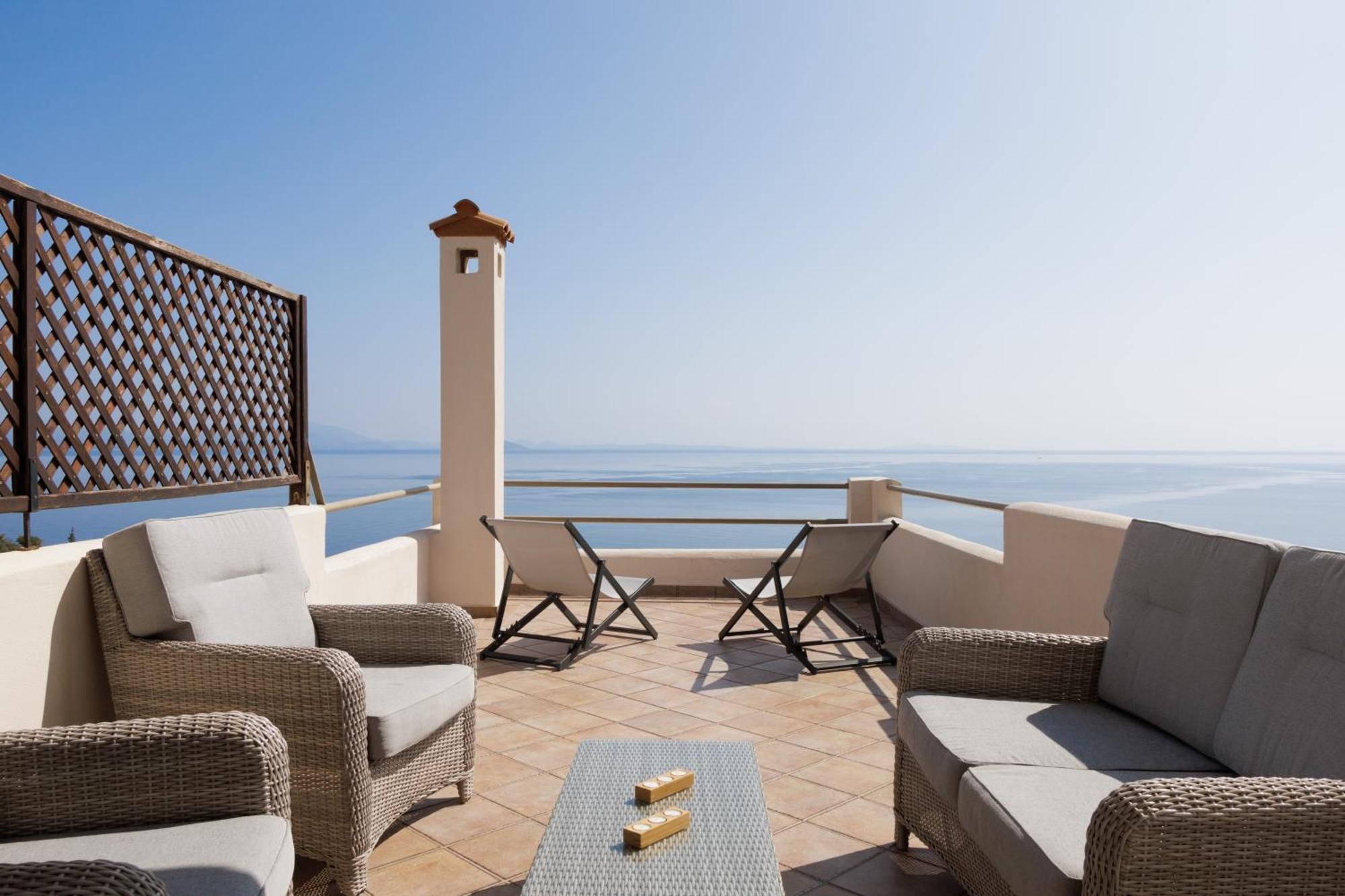 Blue Horizon Suites Parálion Ástros Esterno foto